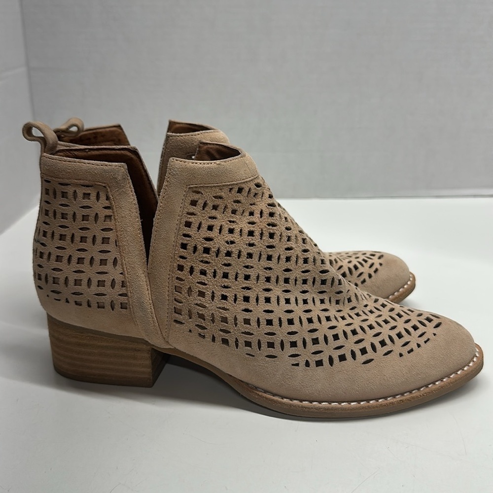 Jeffrey Campbell Tagloni Ankle Booties Shoes Suede Laser Cut Boots Tan Size 7